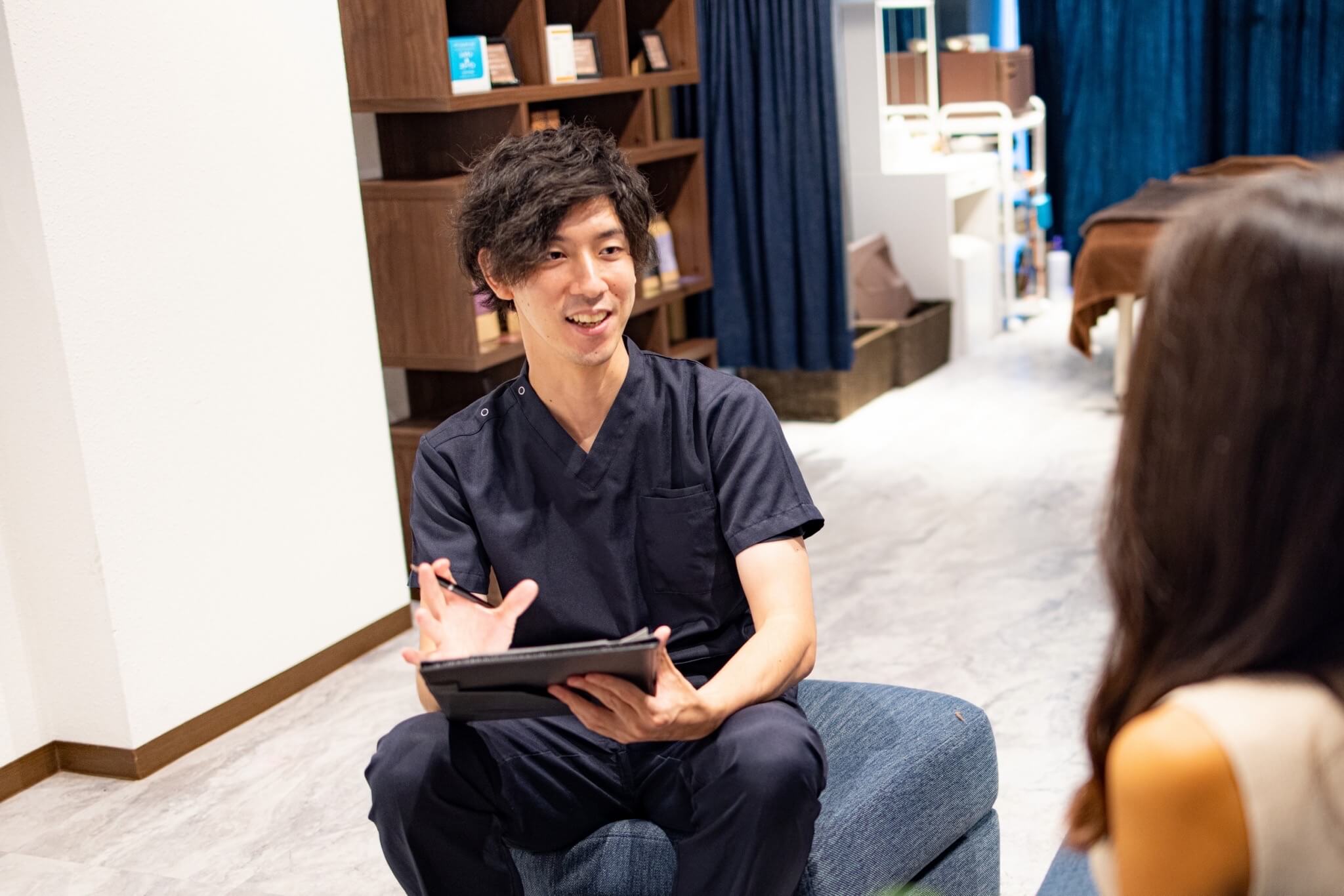 京都で電気を流す美容鍼なら鍼灸サロン孔-KOH-